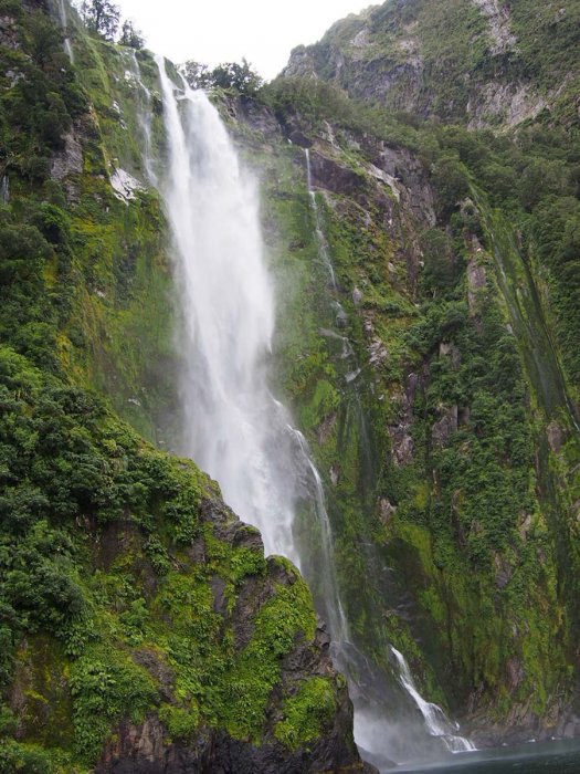 Milford Sound的瀑布